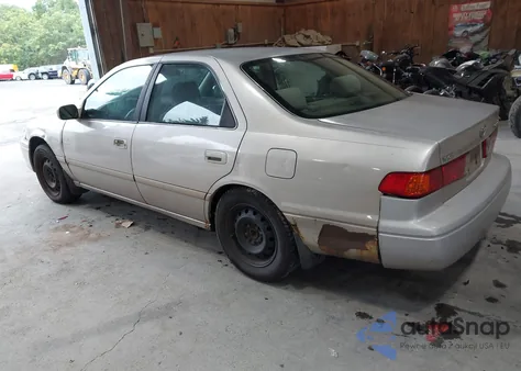 2001 Toyota Camry Le z USA, uszkodzony, nr VIN 4T1BG22K41U809568
